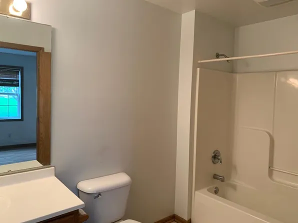 3021 Selkirk Dr APT 4, Sun Prairie, WI 53590