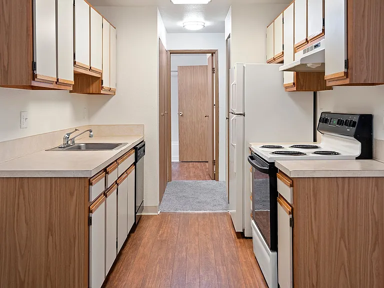 Glenbrook Apartments — Photo 13