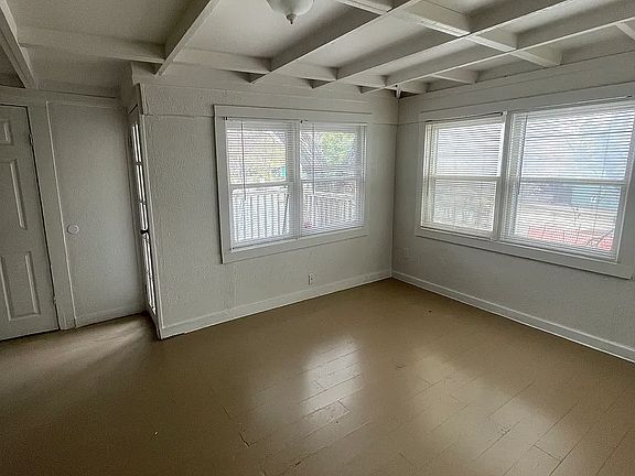 4th image of 1410 W Oak St APT 5