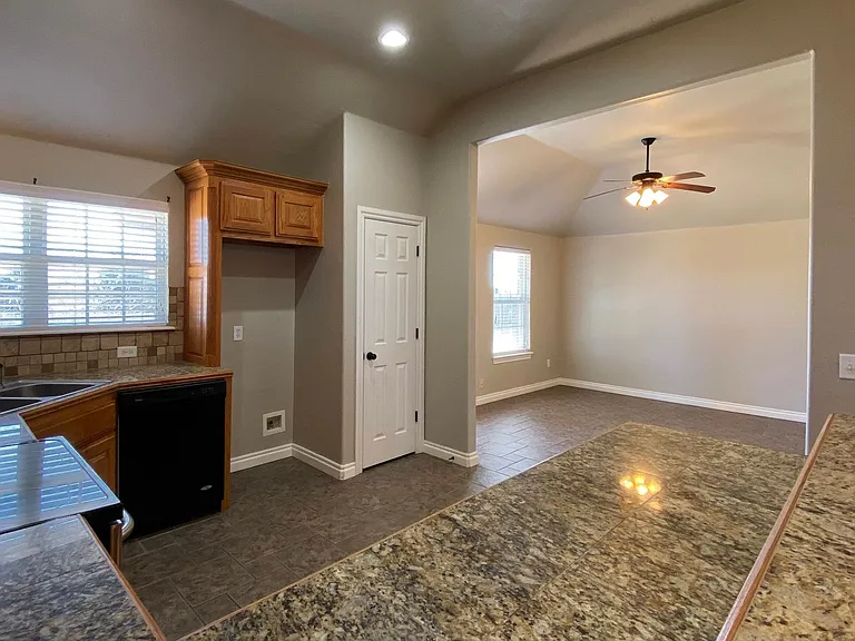 3017 Line Dr — Photo 6