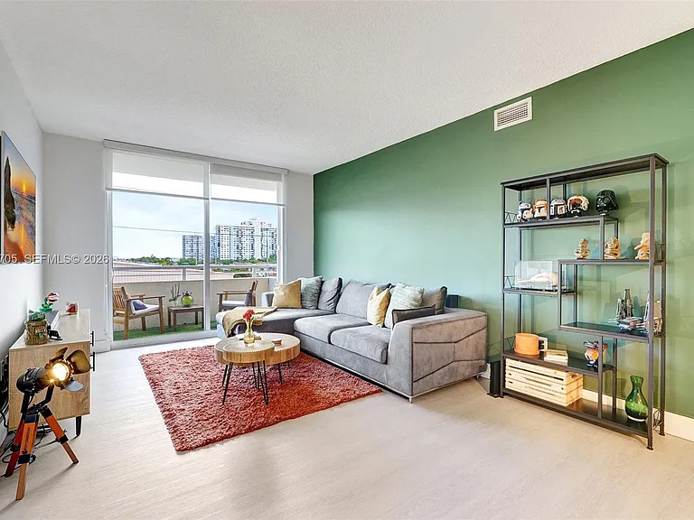 18800 NE 29th Ave #517 — Photo 5