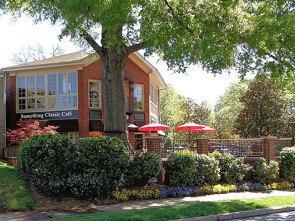 Walk to Shops & Restaurants