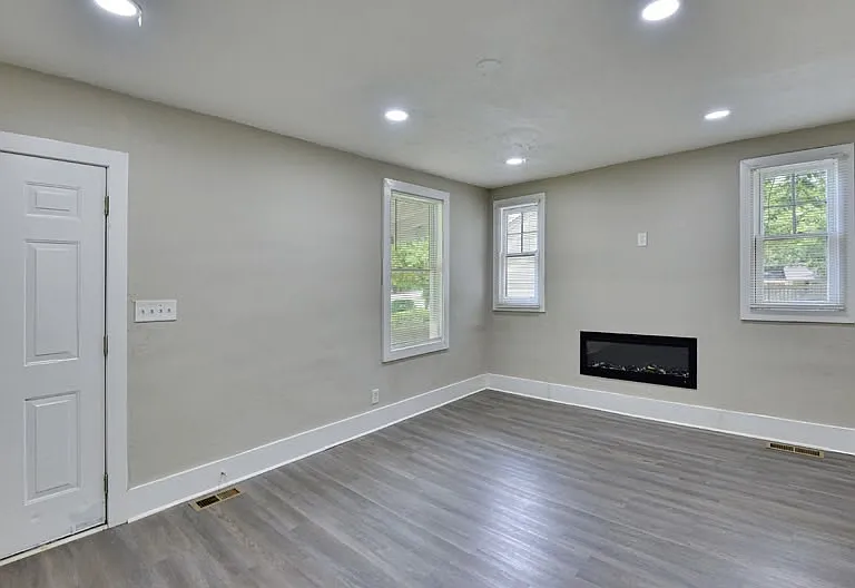 1888 Vesta Ave — Photo 1