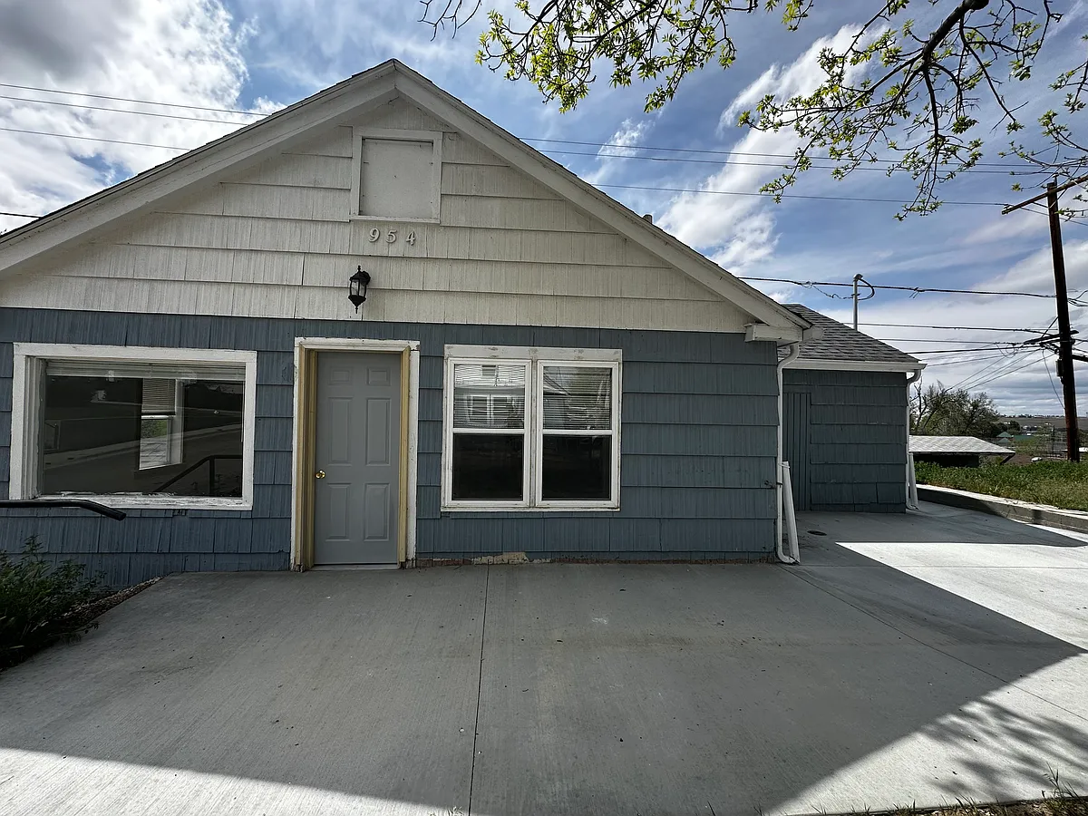 Building Photo - 954 S Jackson St