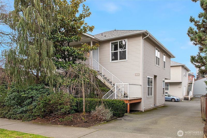 3rd image of 913 917 13th Avenue