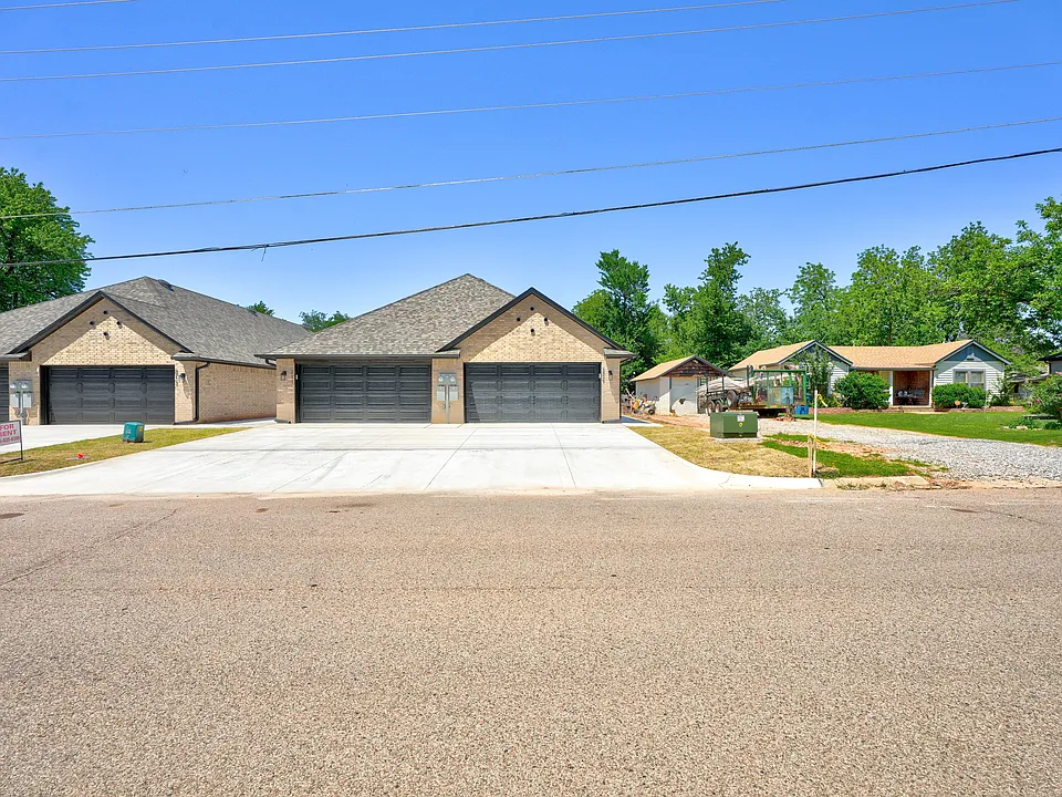 211 W Thatcher St
