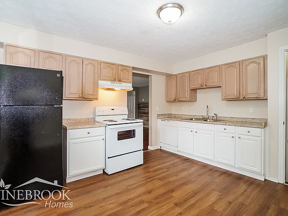 5th image of 3599 Astor Ave