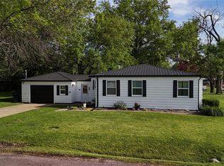 1701 N 17th St, Belleville, IL 62226
