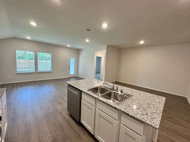 3310 Catamount Dr — Photo 4