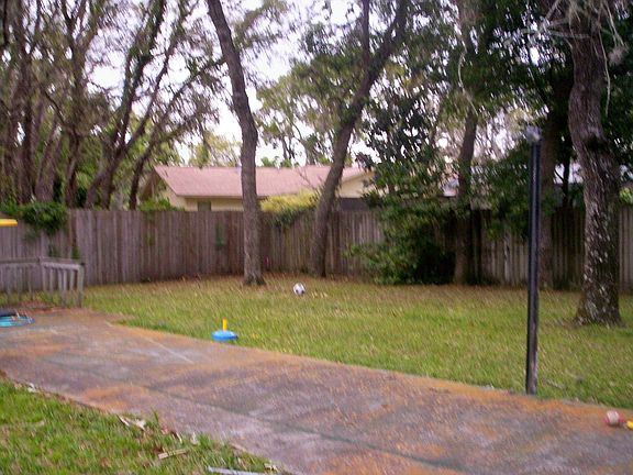 large yard w/shuffleboard court