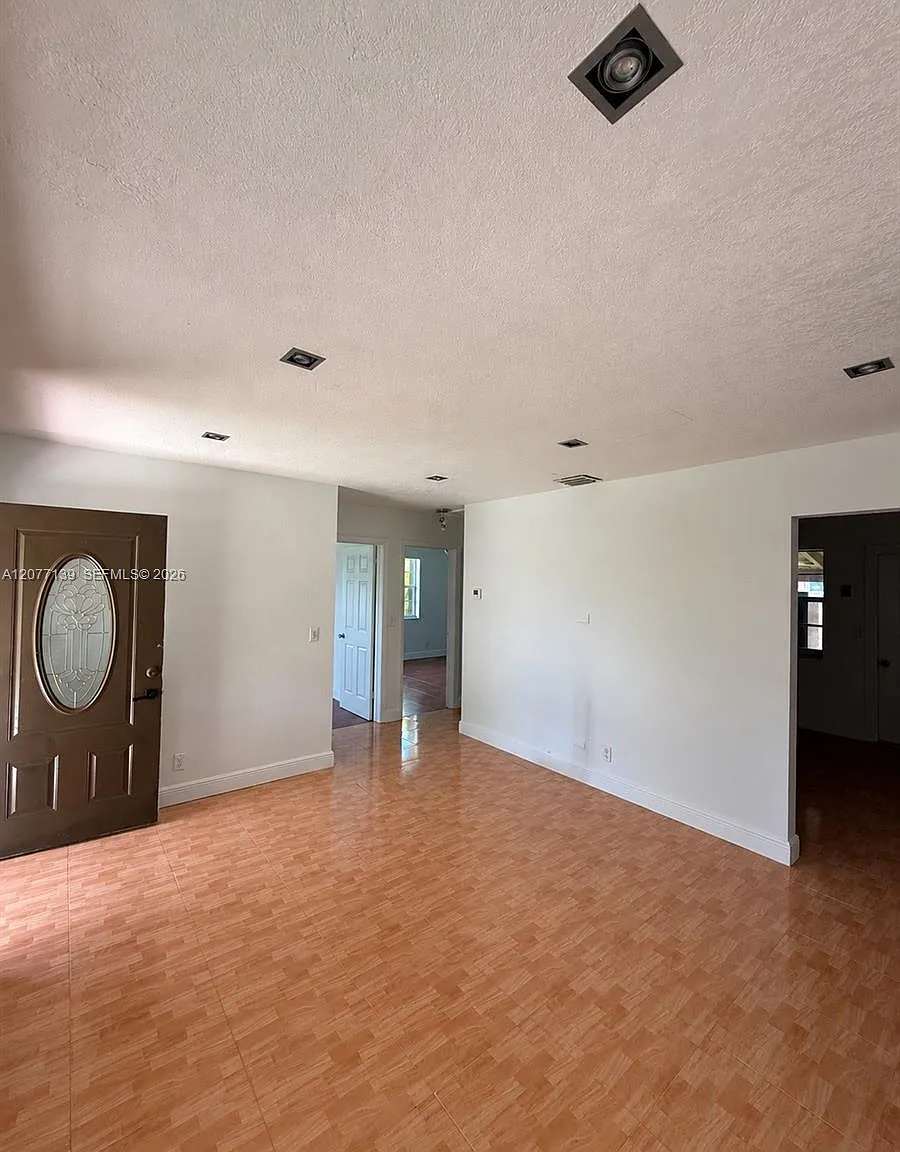 2 bed, 1.0 bath, $2,100 — Photo 3