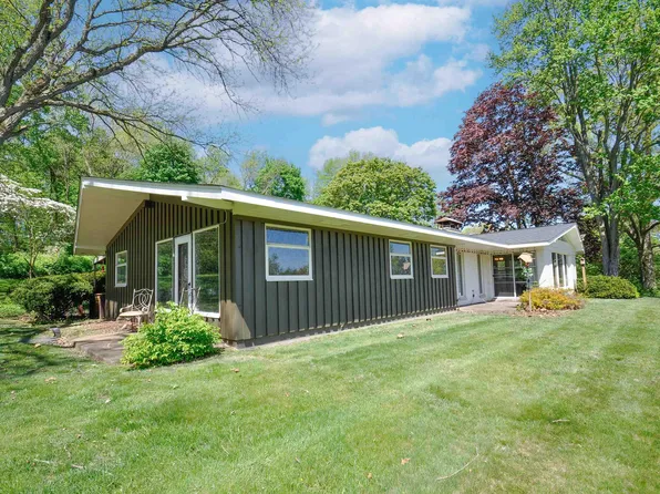 3223 Caroline St, South Bend, IN 46614