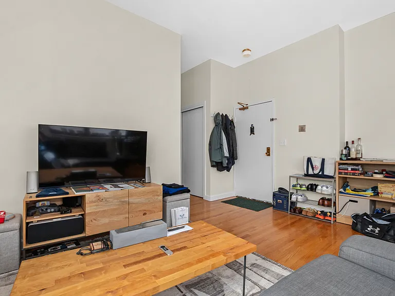50 Main St #11 — Photo 3