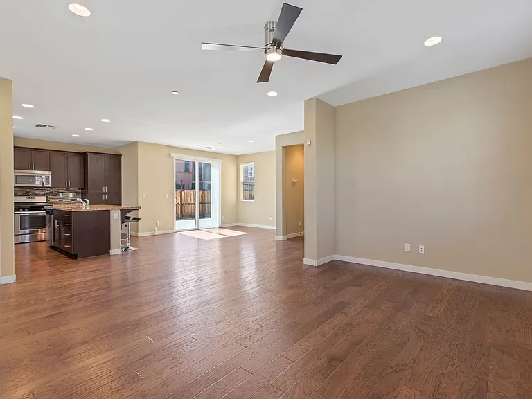 20833 Grapevine Dr — Photo 3