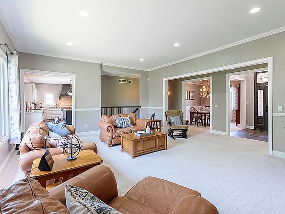 4th image of 3705 Harbor Ln