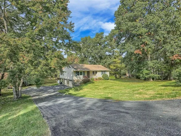 16 Hamilton Drive, Hopewell Junction, NY 12533
