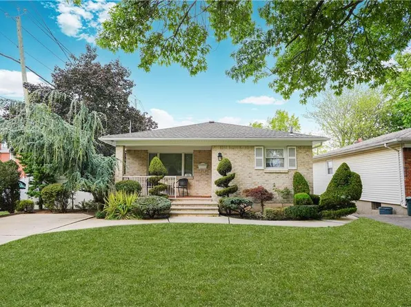 381 Burgher Avenue image 2 of 41