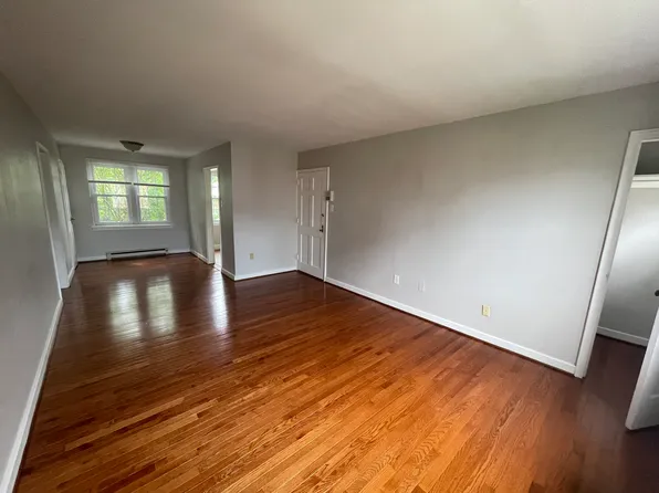26 Auburn Ct, Alexandria, VA 22305