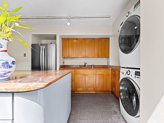 5th image of 311 W 78th St