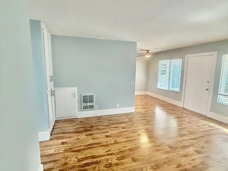 Howard & Lexington Apts — Photo 13