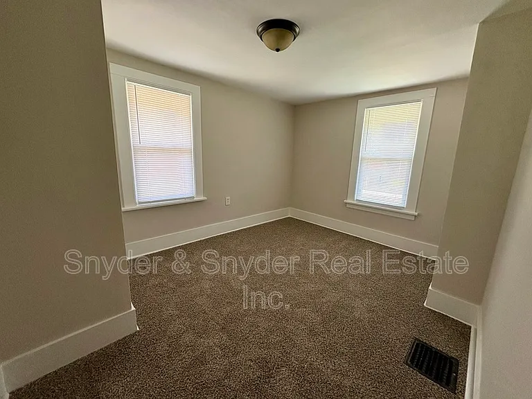 89 2nd Ave — Photo 6