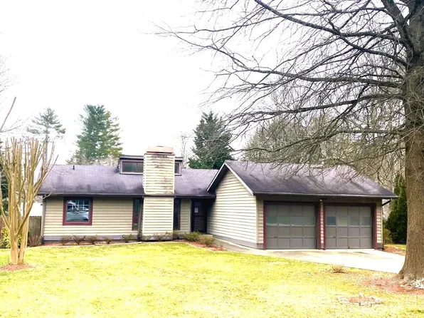 15 Golden Oaks Ln, Fletcher, NC 28732