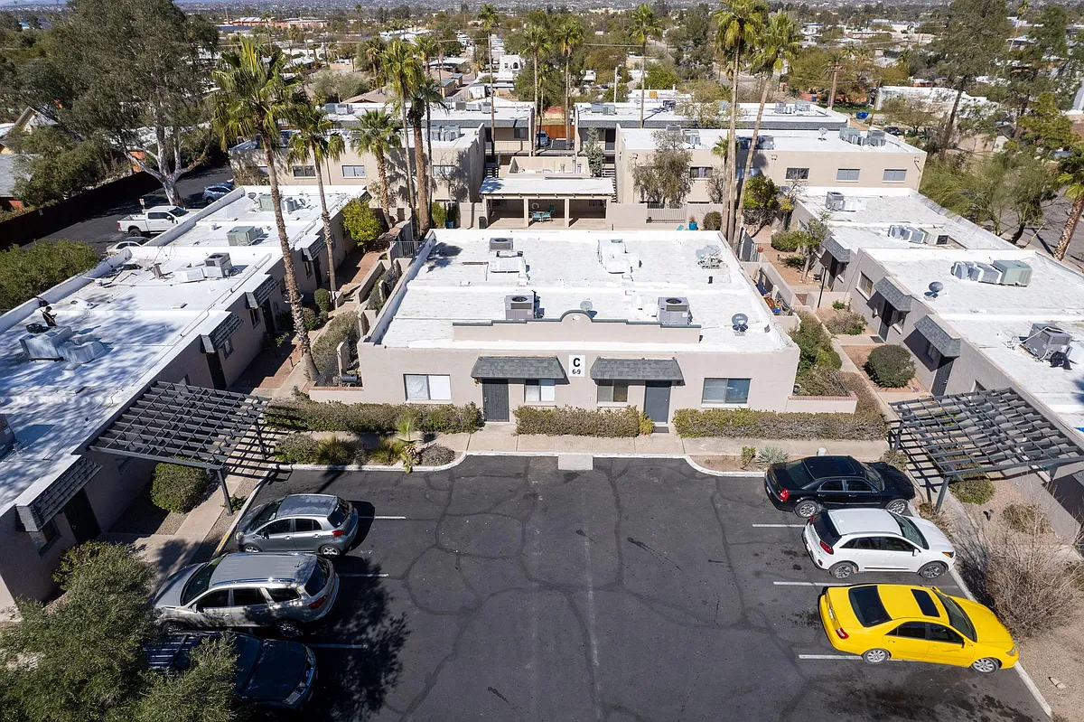 Building Photo - Palm Gardens