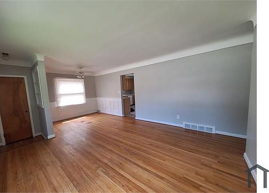 4th image of 22710 Englehardt St