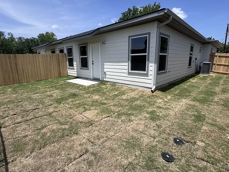 3209 Bourland St — Photo 19