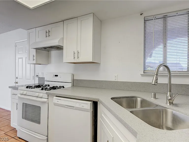 707 Honeybee Ct — Photo 19