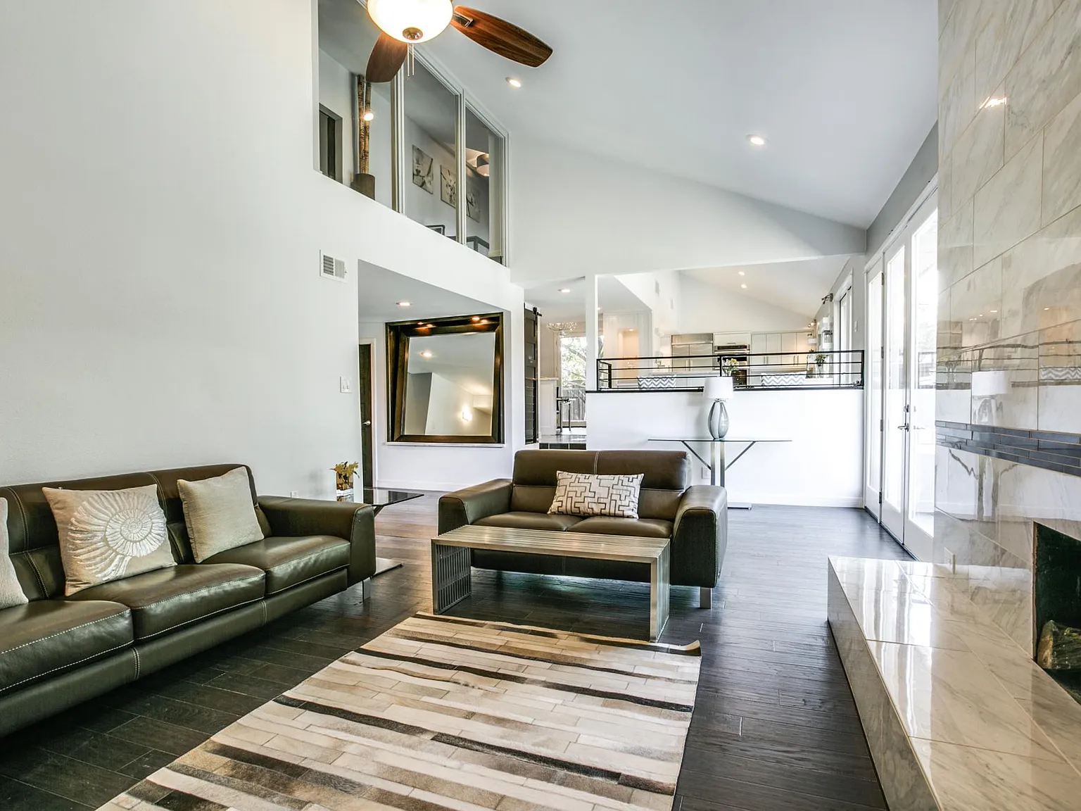 5 bed, 3990 sqft, $5,850 — Photo 2