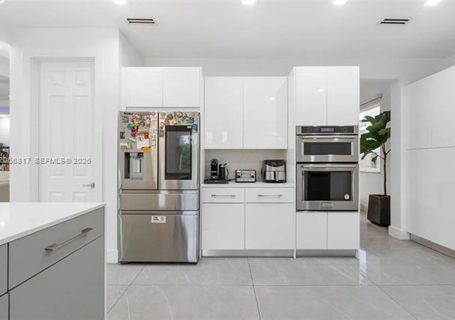 20436 SW 89th Ave, Cutler Bay, FL 33189 — Photo 1