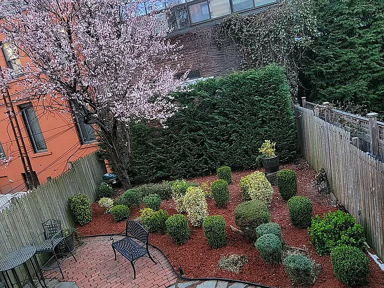 165 Warren St #GARDEN — Photo 2