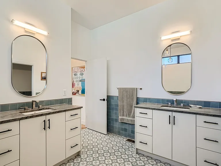 824 La Farge Ave — Photo 12