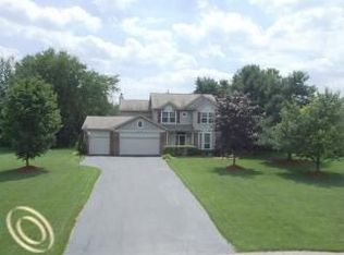 2119 Timber Ridge Ct, Highland, MI 48357