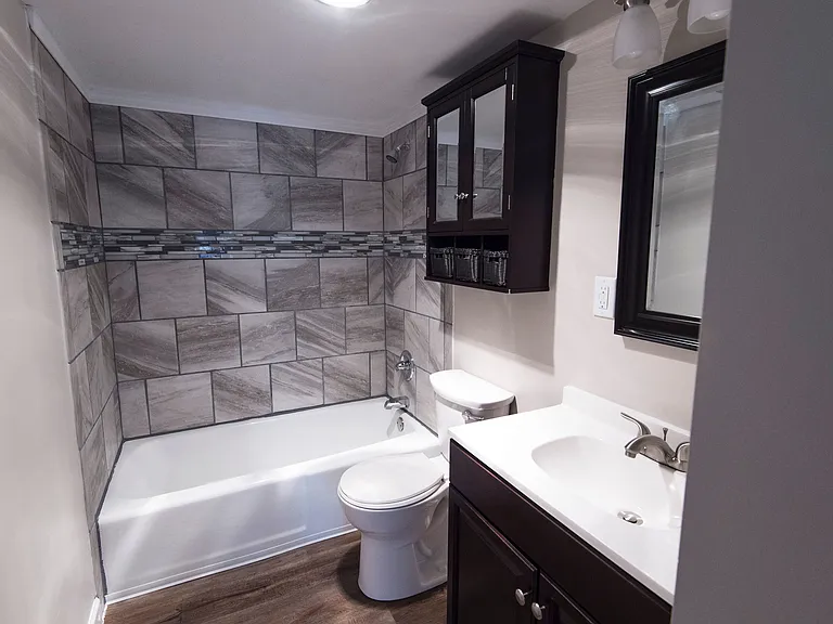 Brentwood Park Apartments — Photo 8