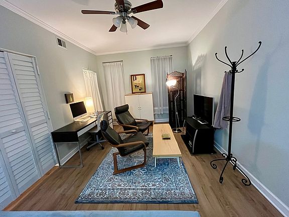 3rd image of 2032 N Winchester Ave #1F