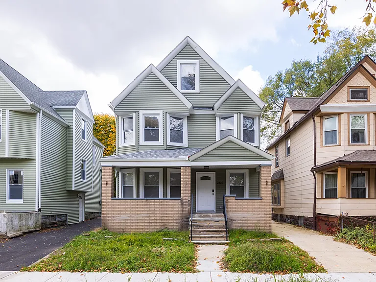 2322 E 95th St #D1 — Photo 13