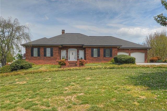 1st image of 162 Blueberry Hill Dr