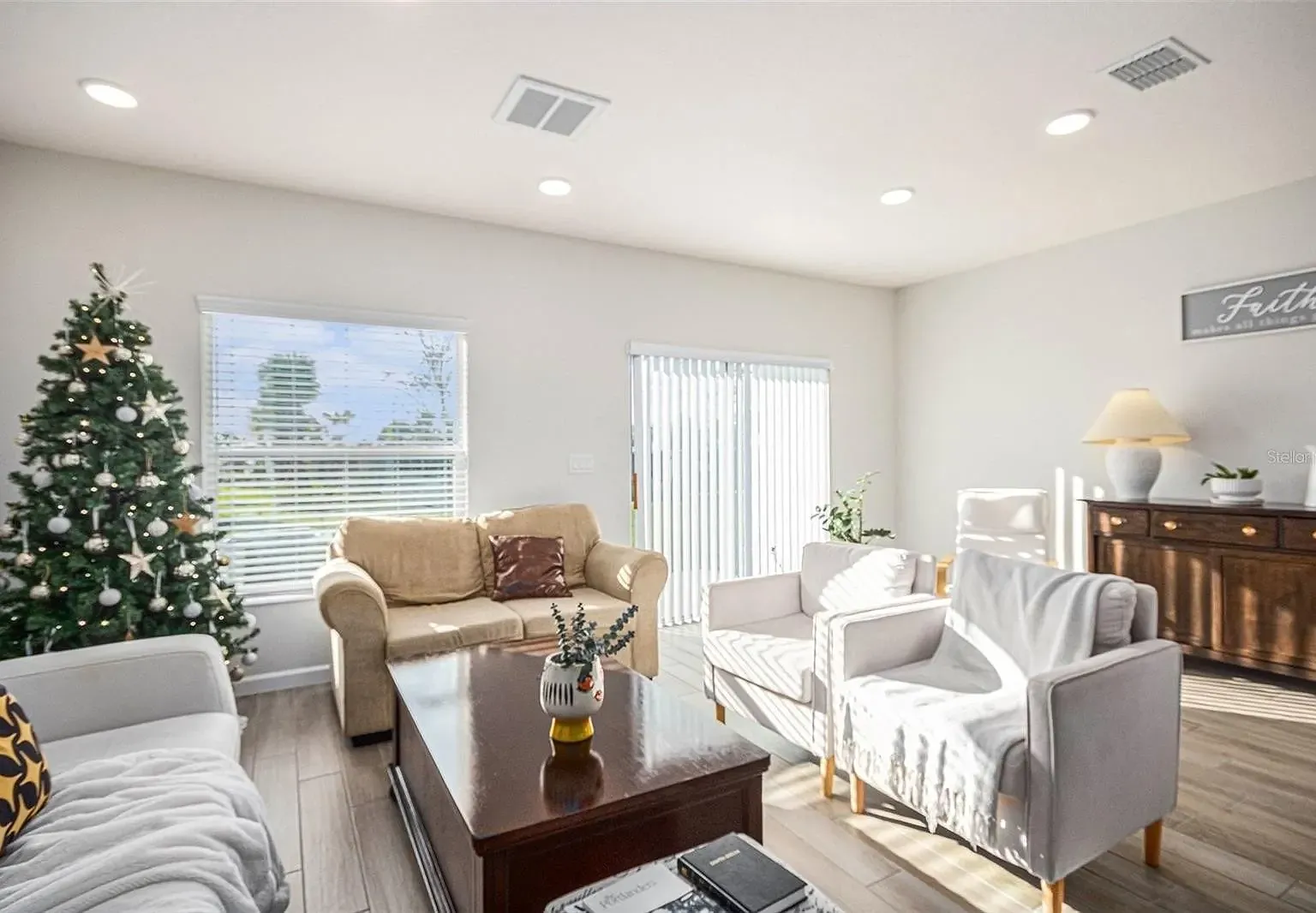 3 bed, 2.5 bath, 1556 sqft, $800 — Photo 3