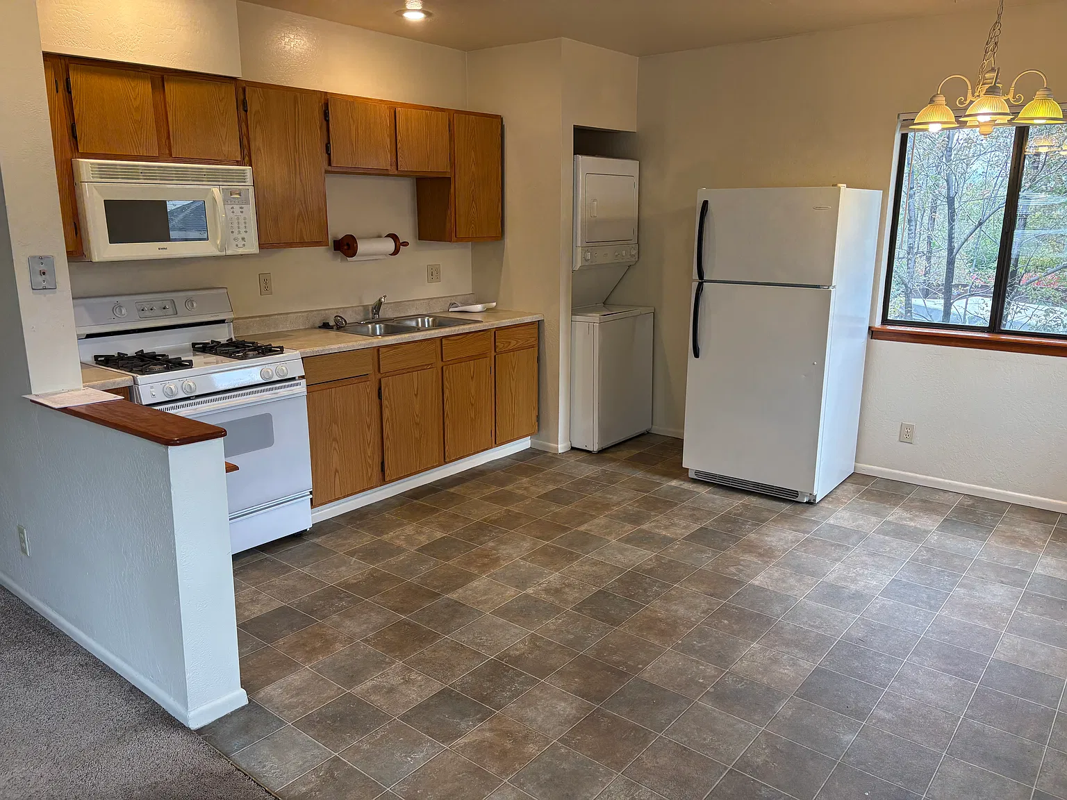 2 bed, 768 sqft, $1,600 — Photo 3