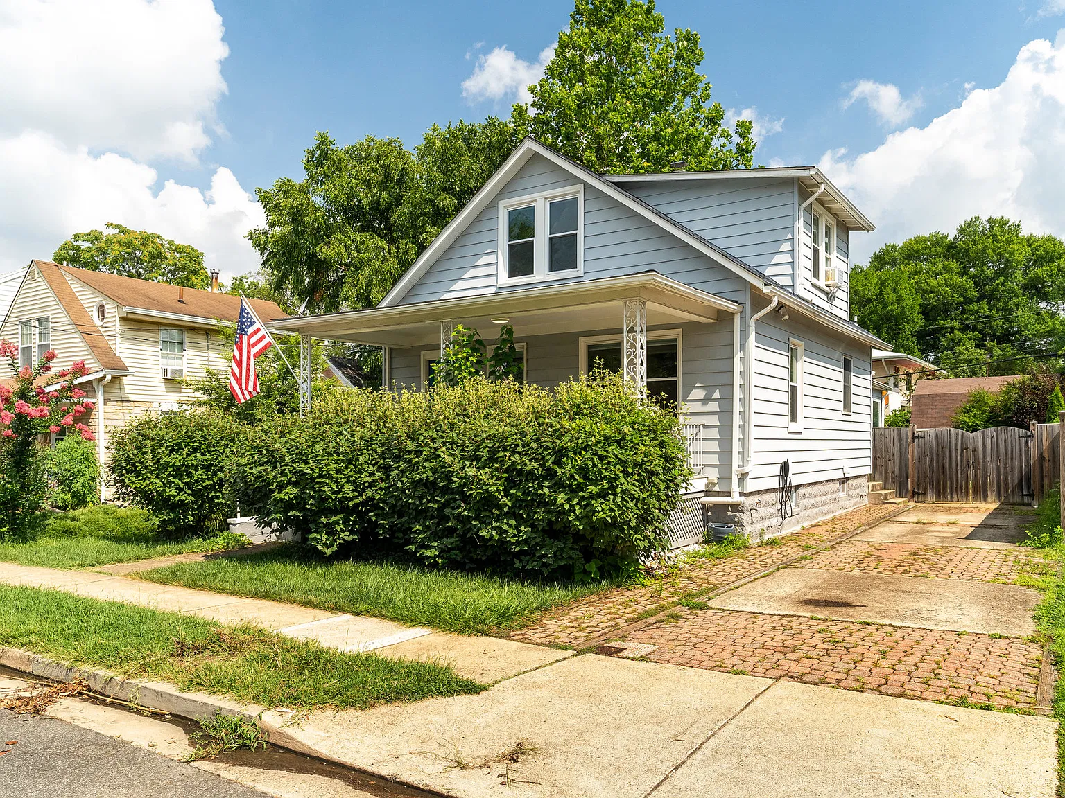 5 bed, 2210 sqft, $5,500 — Photo 3