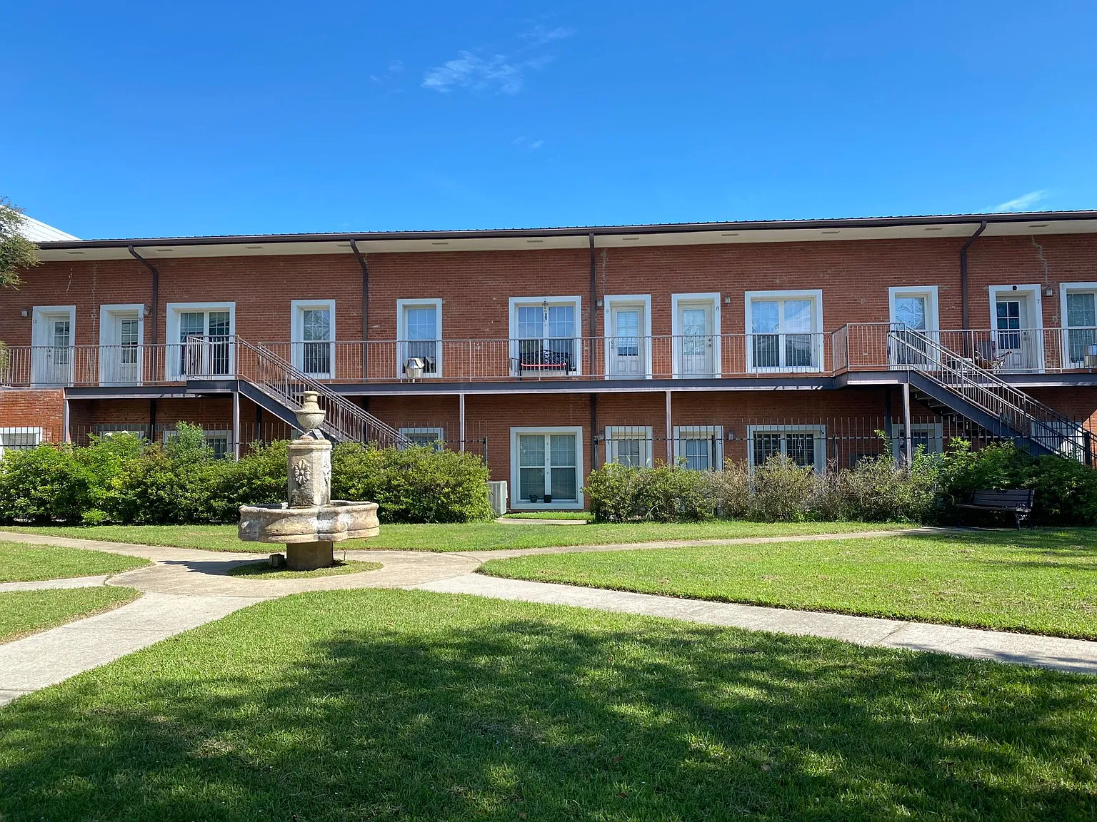 Adams Point Apartments — Photo 2