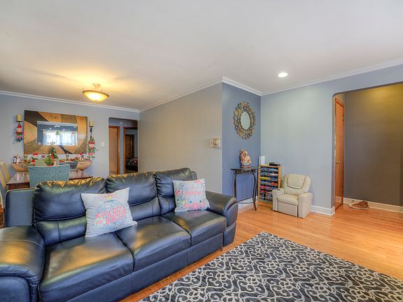 4th image of 4031 N Austin Ave