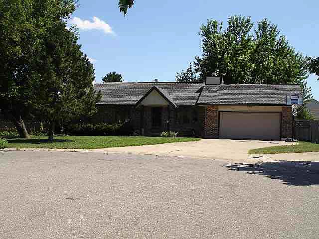 1st image of 324 Hillcrest Ct S