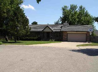 324 Hillcrest Ct S, Andover, KS 67002