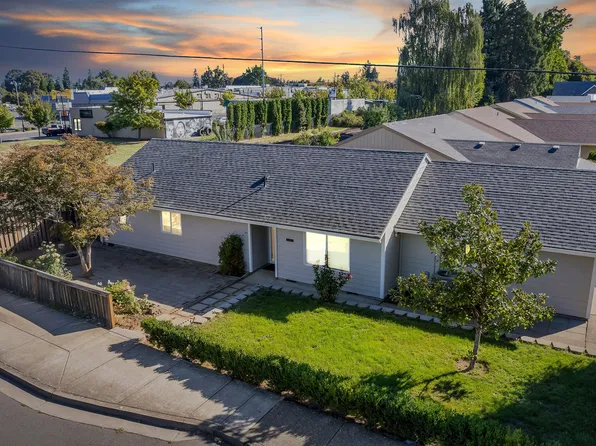 92 S 14th Ave, Cornelius, OR 97113