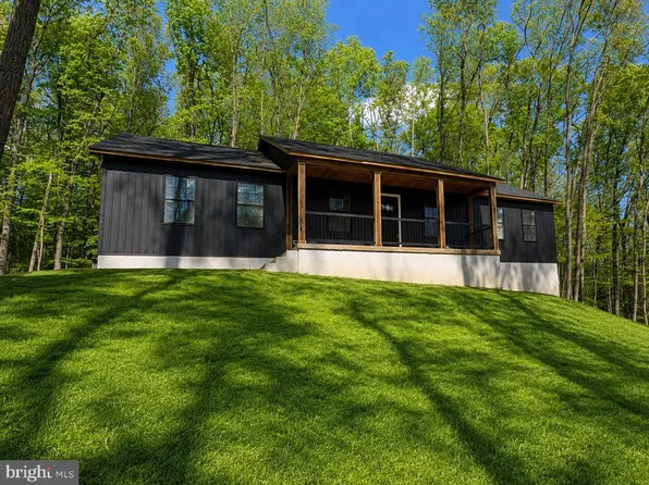 18985 Hebel Rd, Stewartstown, PA 17363