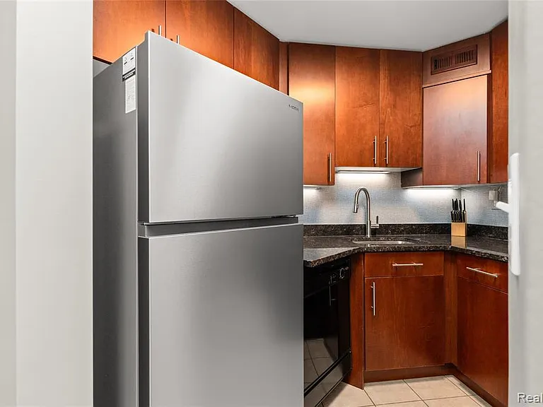 1001 W Jefferson Ave #7G — Photo 22