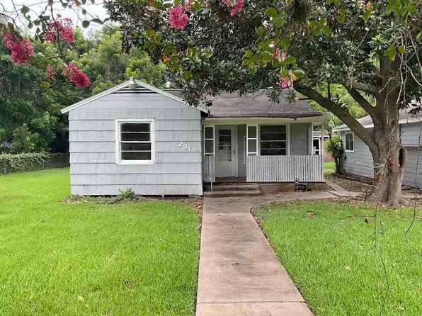 201 Smith St, Clute, TX 77531